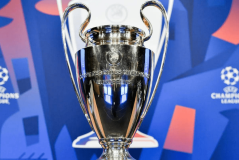 登贝莱荣获金球奖，姆巴佩祝贺，法国边锋荣耀时刻！